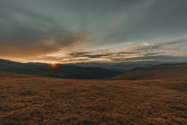 Picture of a plateau with a sunset